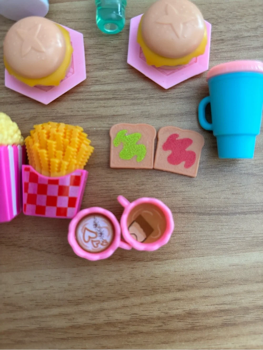 lol surprise dolls Toy Play Food Set - Bright Plastic Fast Food Pieces